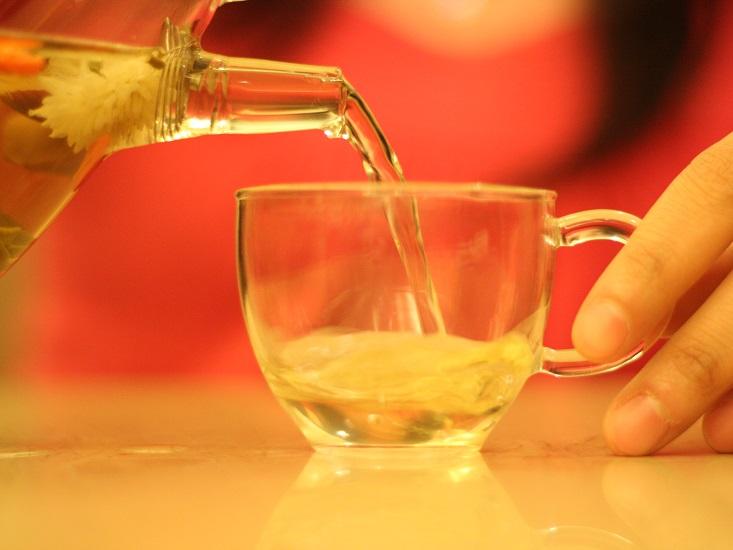 pouring tea_HERO