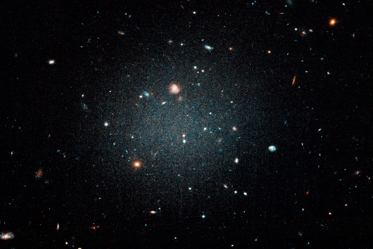 NGC1052Galaxy_NASAESAP-van-Dokkum_SMALL