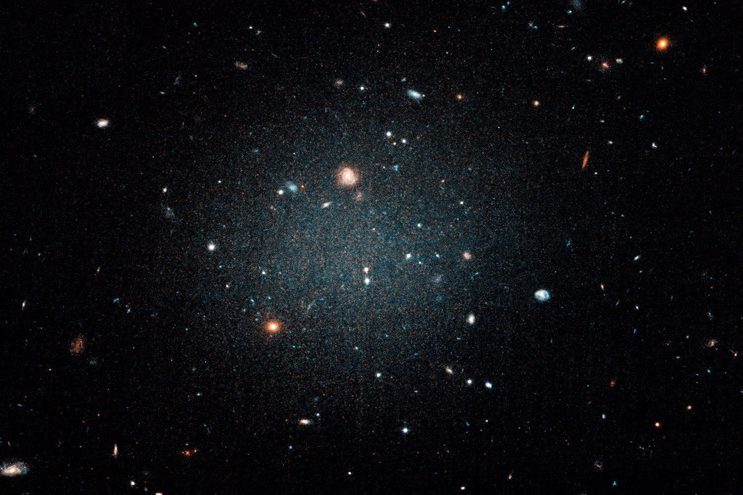 NGC1052Galaxy_NASAESAP-van-Dokkum_SMALL