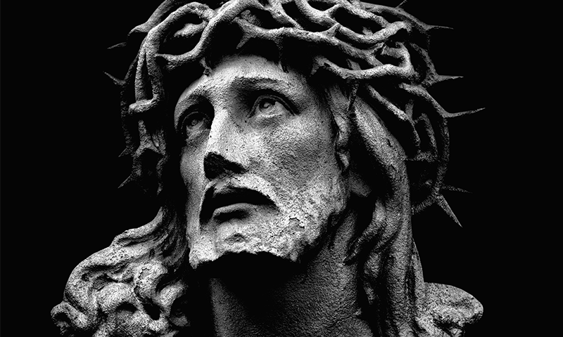 Photo of a statue of Jesus wearing a crown of thorns